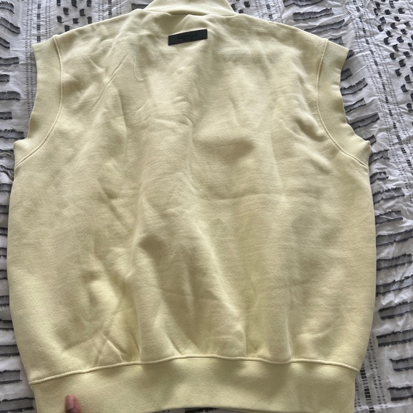 Essentials vest - Picture 5 of 6